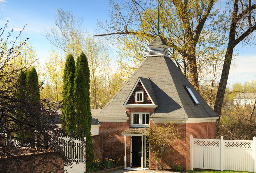 Four Chimneys Inn Bennington Exterior photo