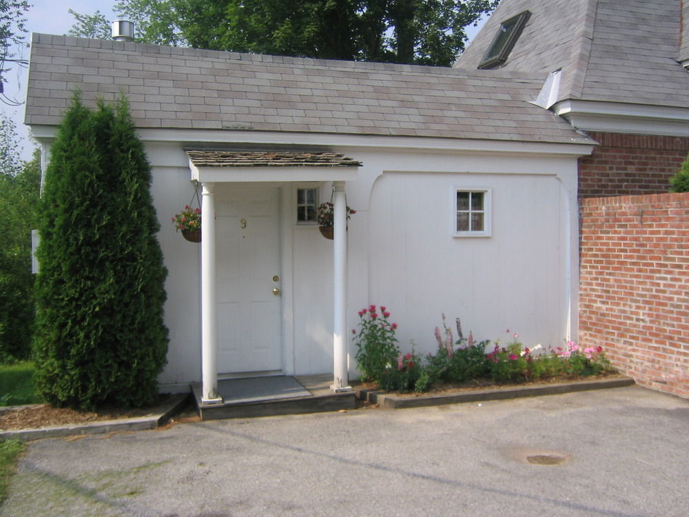 Four Chimneys Inn Bennington Exterior photo
