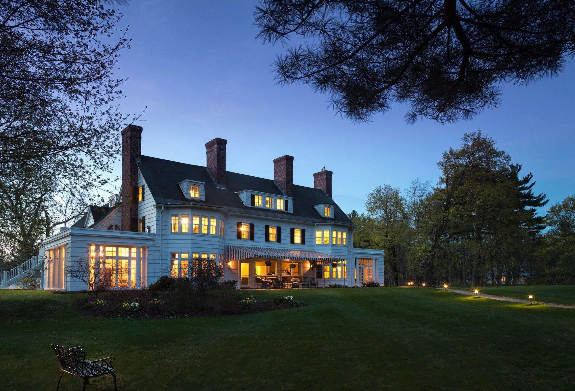 Four Chimneys Inn Bennington Exterior photo