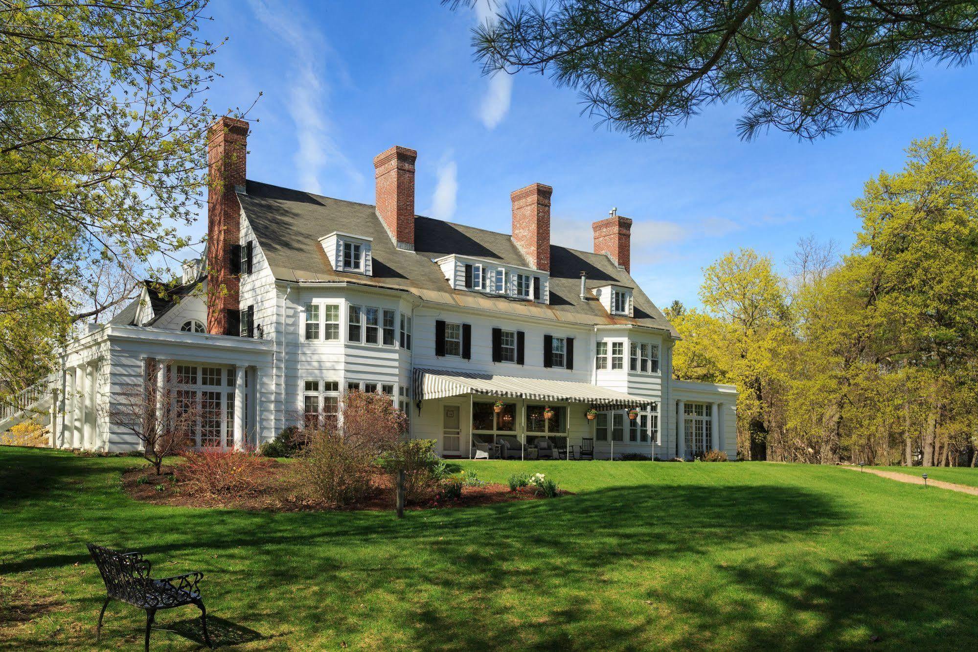 Four Chimneys Inn Bennington Exterior photo